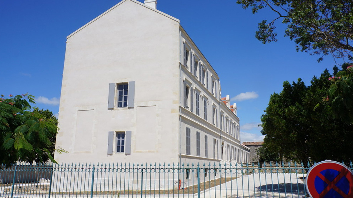 Iléana POPEA / Réhabilitation du château de Saujon en centre culturel