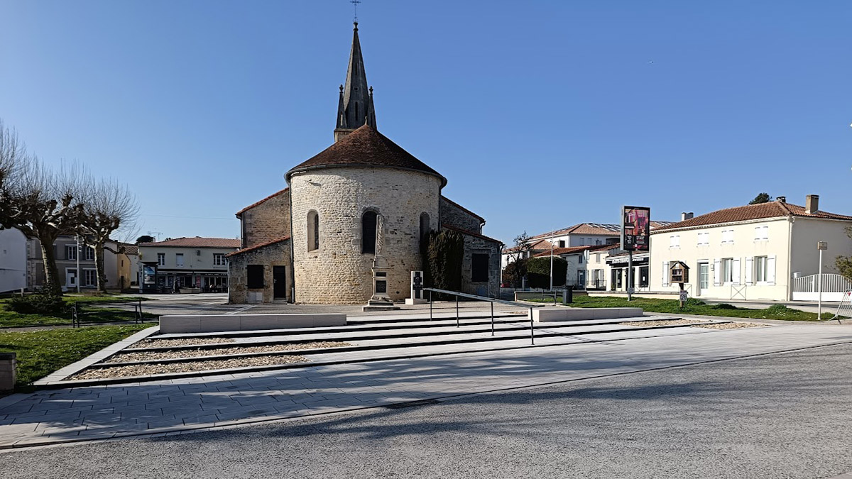 Aménagement du parvis de l'église des Mathes
