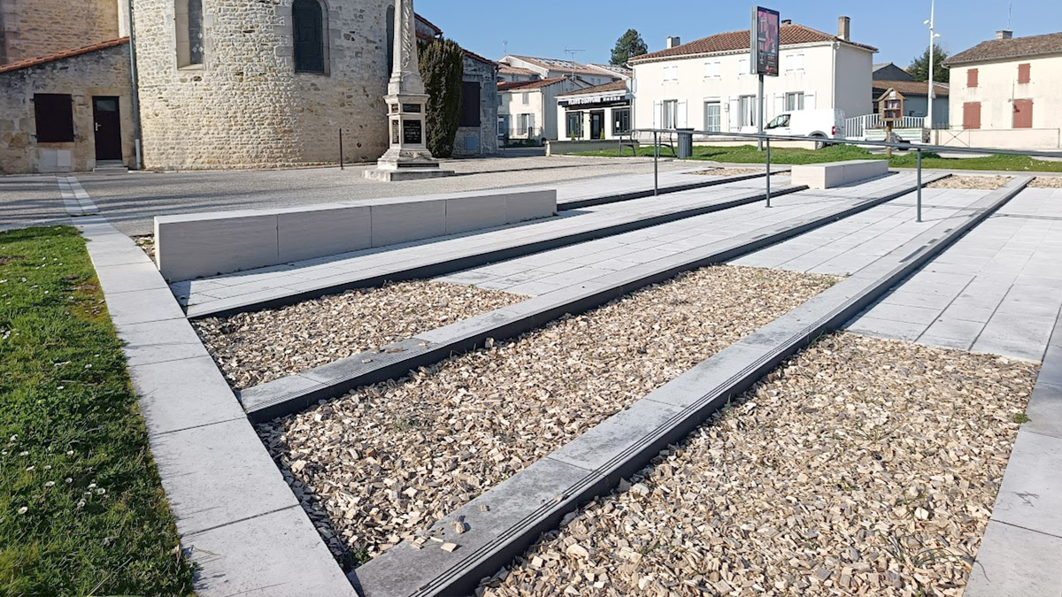 Iléana POPEA / Aménagement du parvis de l'église des Mathes