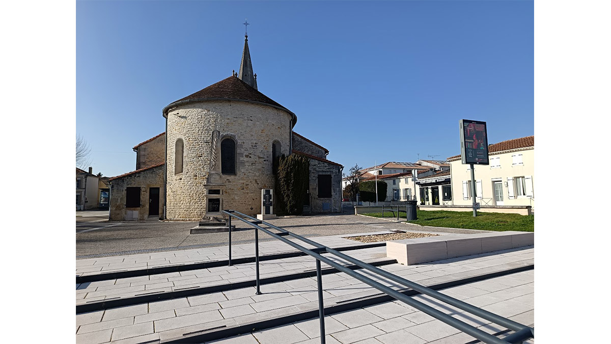 Iléana POPEA / Aménagement du parvis de l'église des Mathes